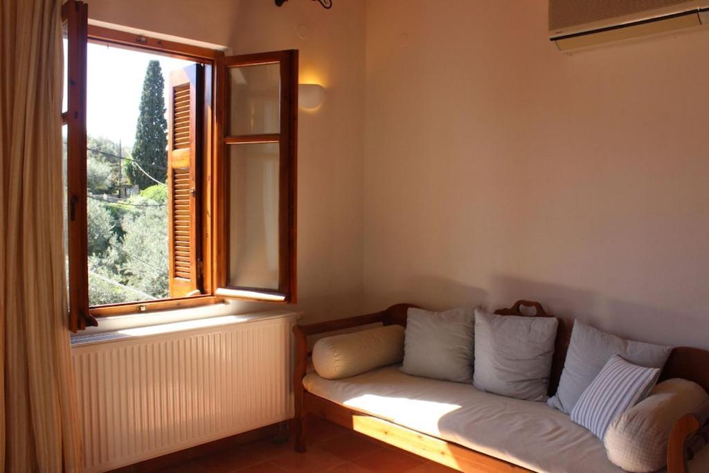 Hanakia Stoupa Exterior photo